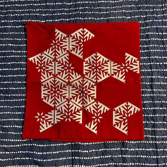 Set of 2 snowflake geometric pillow covers - Picture 2 of 2